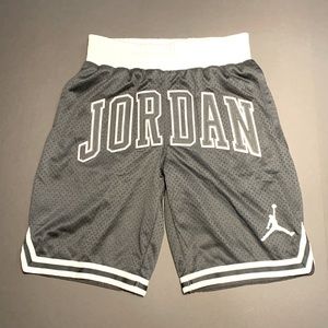 Nike boys Jordan shorts medium NWT